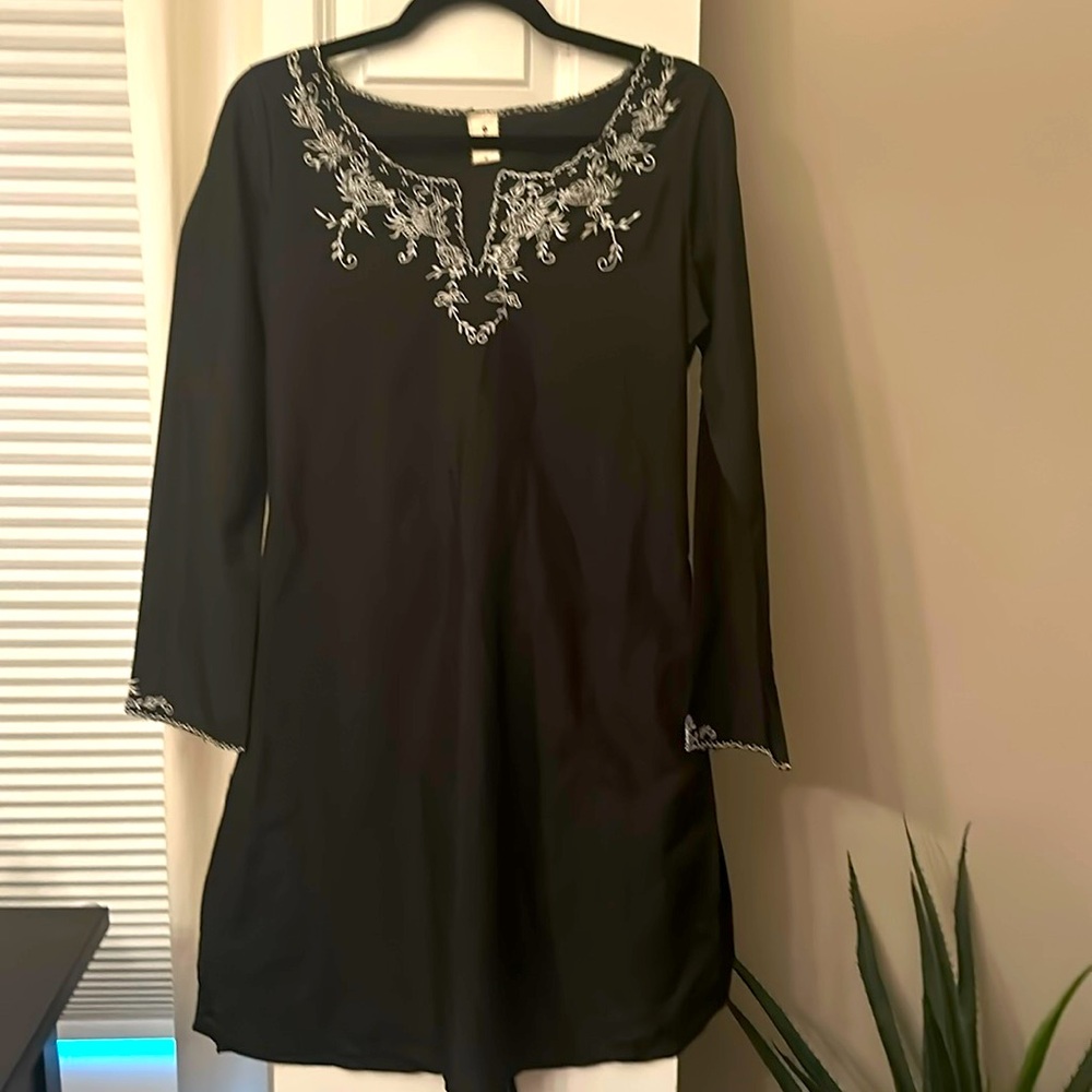 Isabel Kristensen black cover up-Med